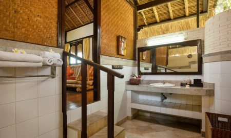 Alam Anda Seaview Bungalow Bathroom