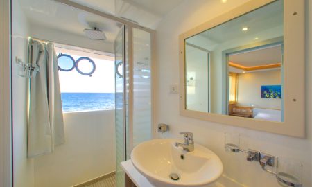 Blue_Bathroom Double Cabin Seaview
