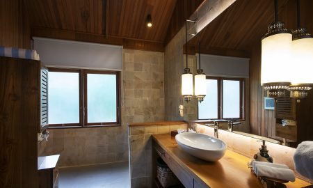 Gangga Island_Deluxe Minahasa Bathroom