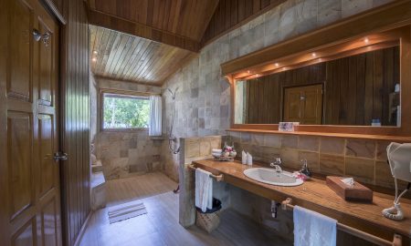 Gangga Island_Superior Minahasa Bathroom