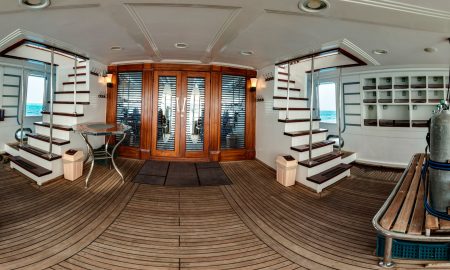 Golden Dolphin III_Dive Deck