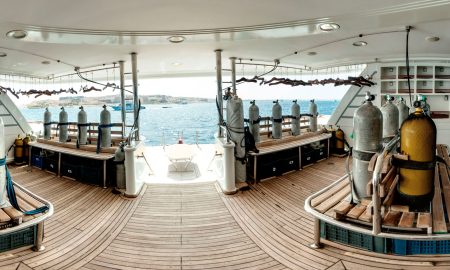 Golden Dolphin III_Dive Deck