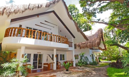 Pura Vida Beach & Dive Resort