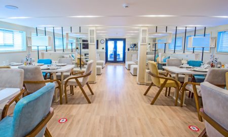 Sea Serpent Glory_Salon