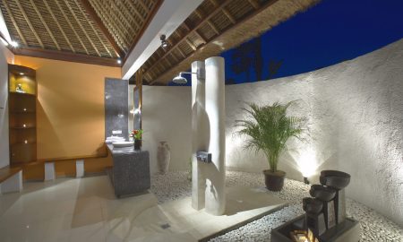 Siddhartha_Oceanfront_Bungalow Bathroom