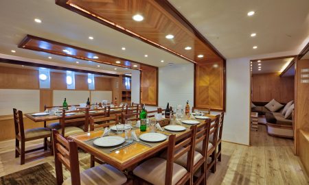 Golden Dolphin III_Restaurant