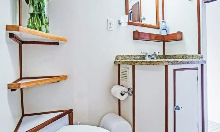 Nautilus Undersea_Bathroom